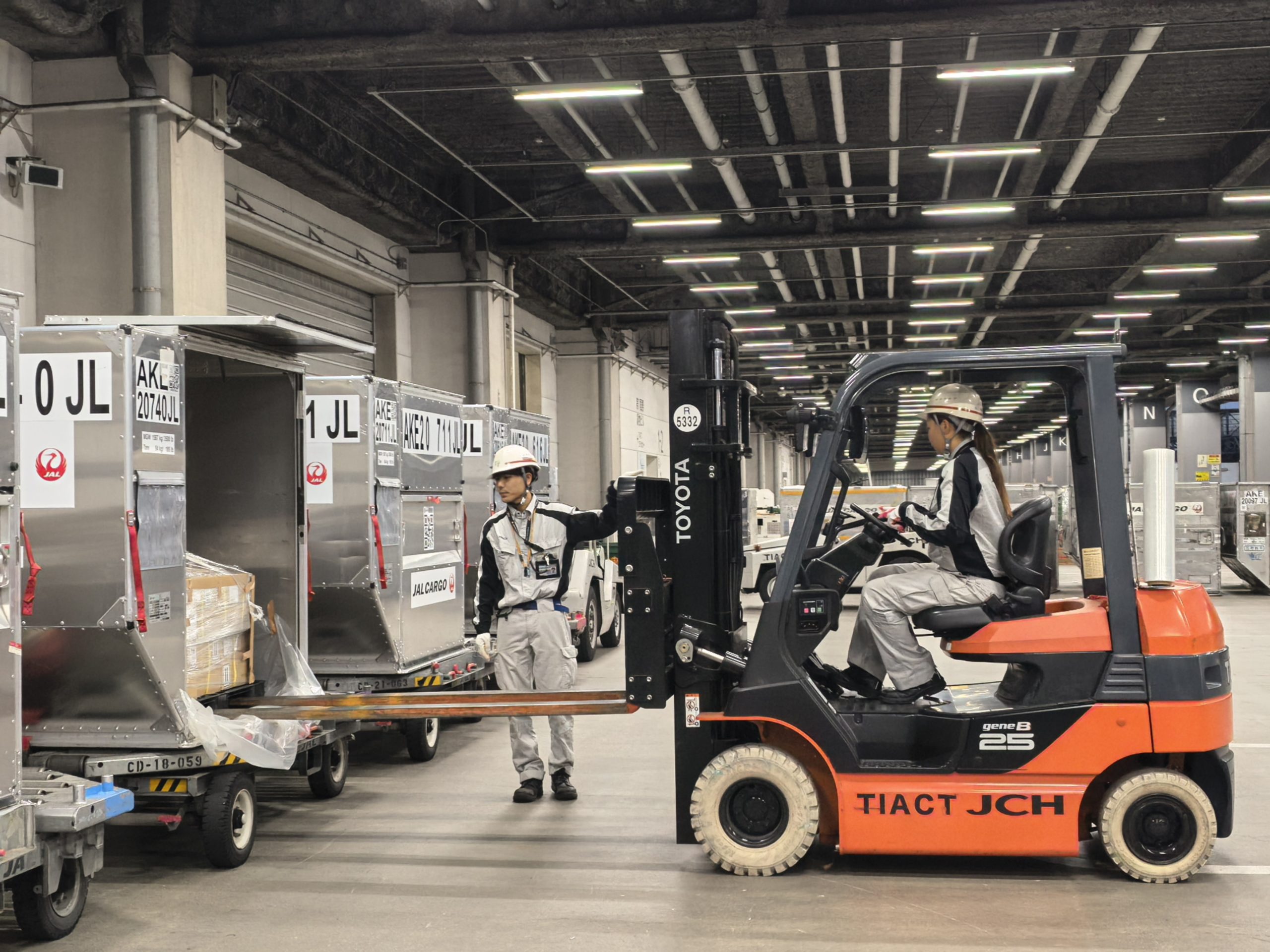 新幹線と航空機で日本の地方から海外へ高速輸送を実現